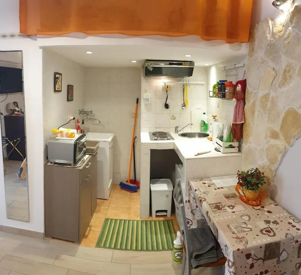 Appartamento Giovanni s little house Aeroporto di Catania Fontana Rossa Italia